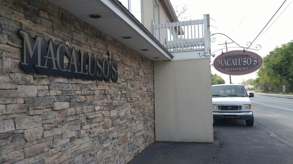 Macaluso'S At The Lantern Lodge Джим Торп Екстериор снимка